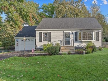 144 W Dauenhauer Street, East Syracuse, NY 13057