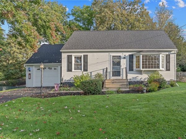 144 W Dauenhauer Street, East Syracuse, NY 13057