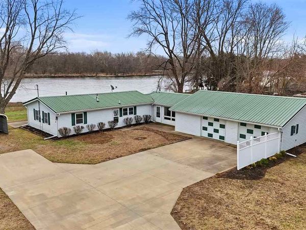 18416 Highway 70, Conesville, IA 52739