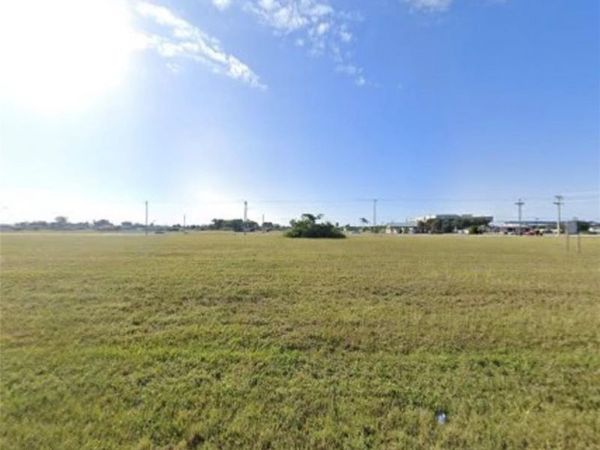 1627 NE 16th TER , CAPE CORAL, FL 33909