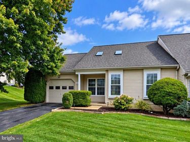19 BURR OAK DRIVE, MILLERSVILLE, PA 17551