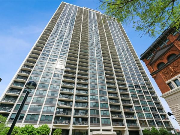1560 N Sandburg Terrace , Unit 4003, Chicago, IL 60610