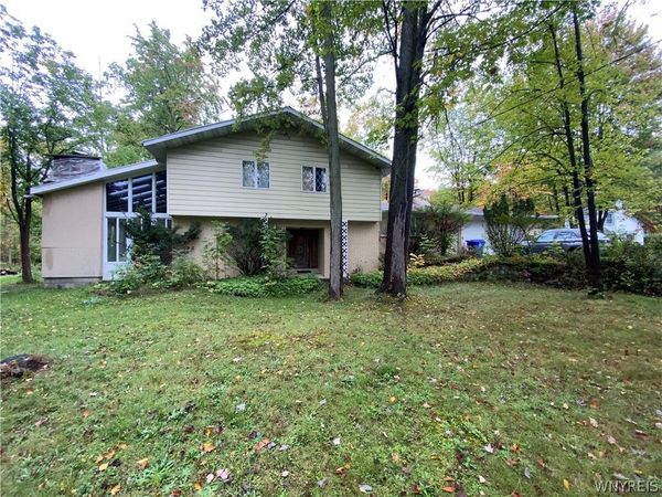 6768 Southwestern Boulevard , Hamburg, NY 14085
