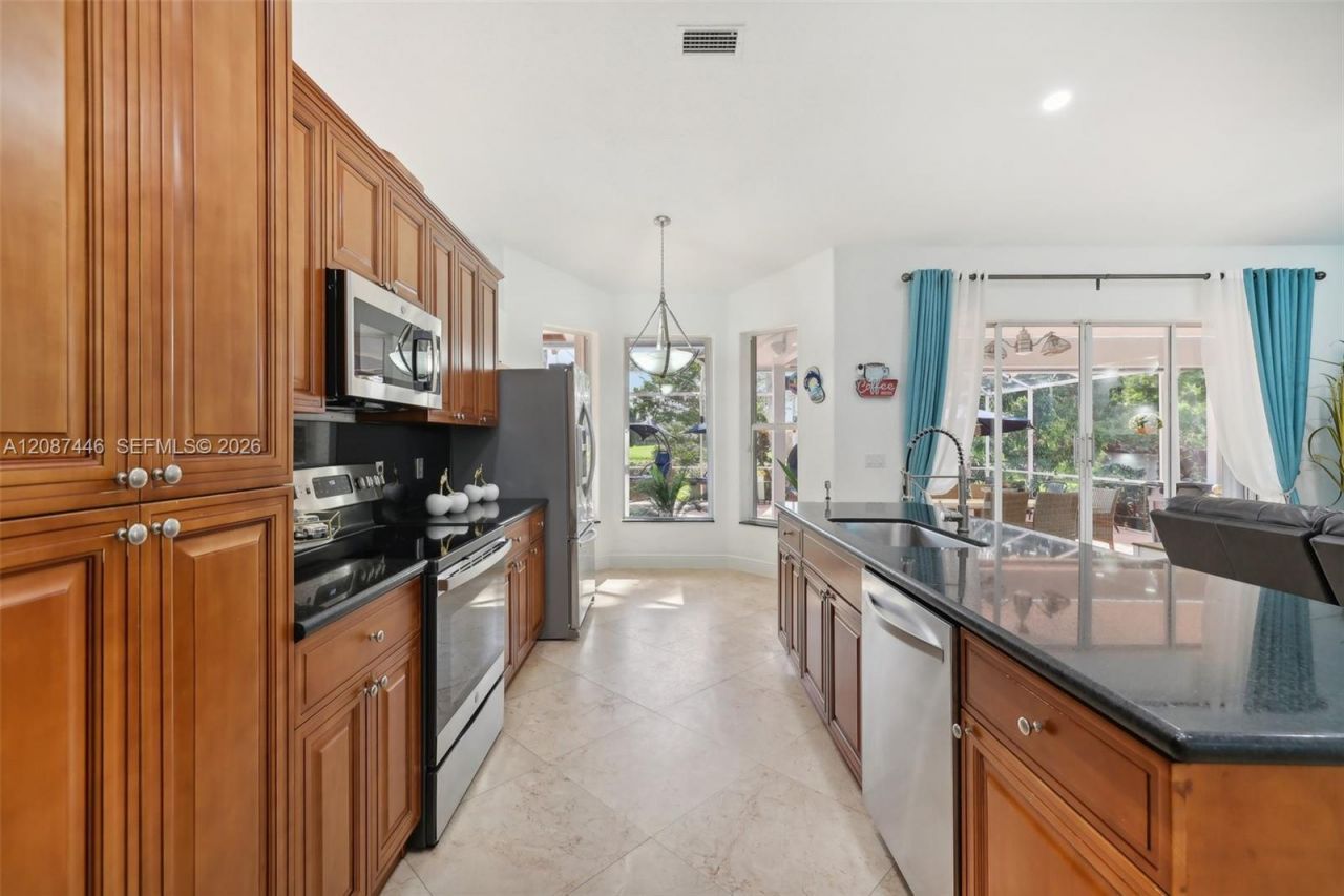 560 W Cypress Pointe Dr W, Pembroke Pines, FL 33027 Photo