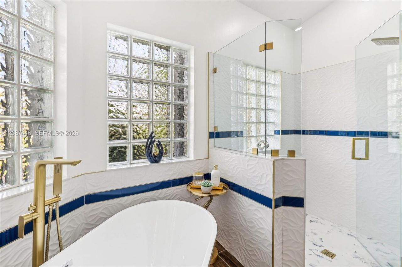 560 W Cypress Pointe Dr W, Pembroke Pines, FL 33027 Photo