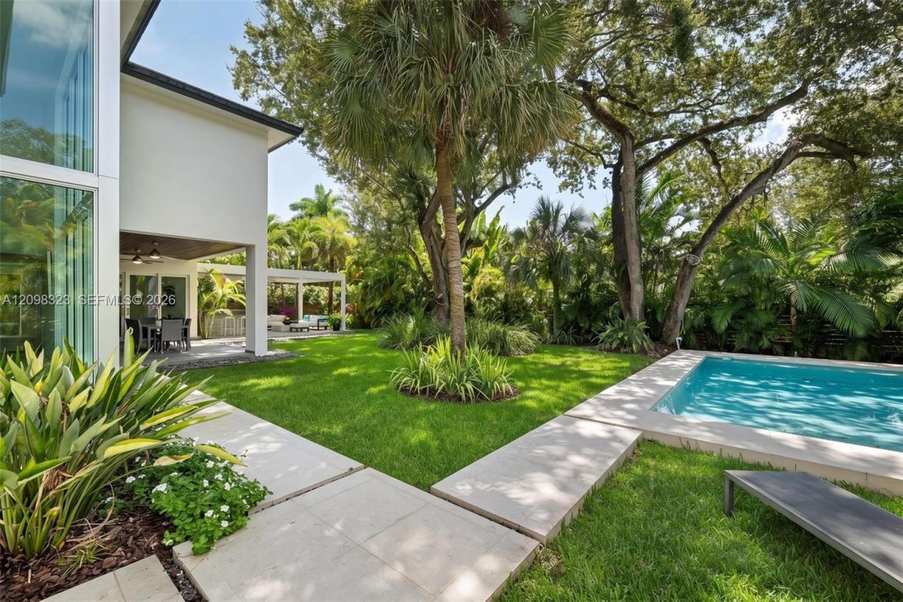 5960 SW 79th St , South Miami, FL 33143 Photo