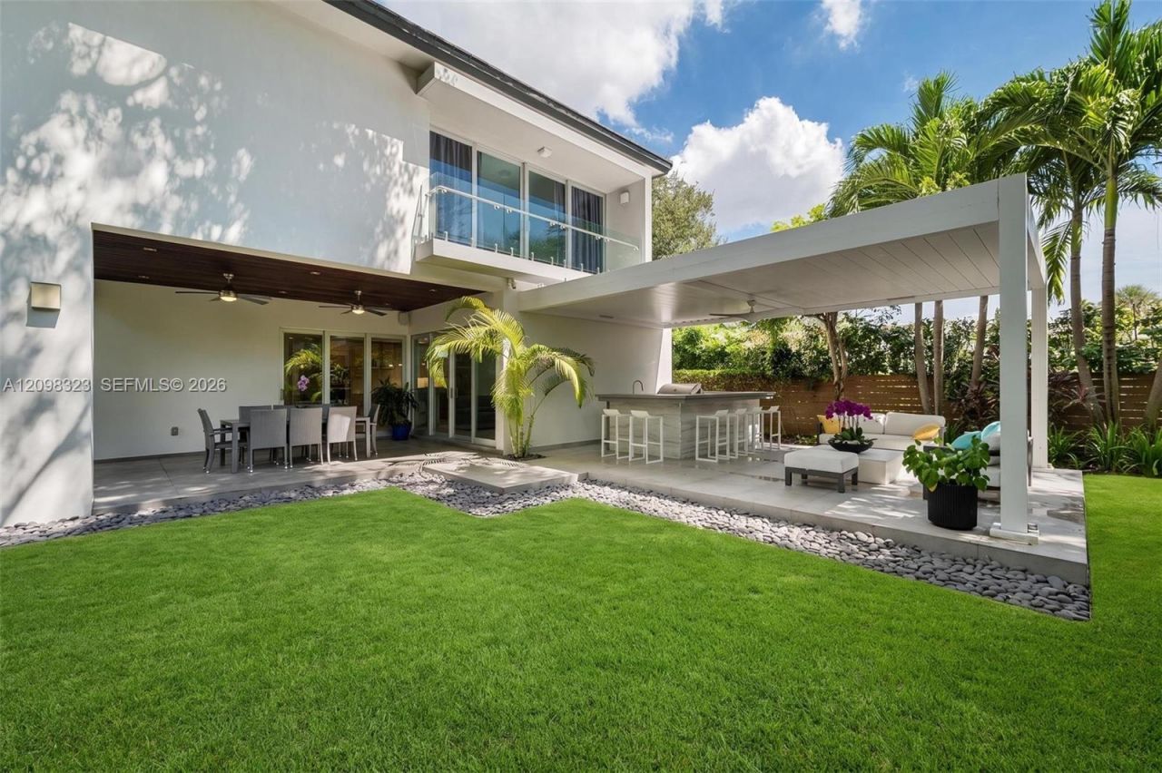 5960 SW 79th St , South Miami, FL 33143 Photo