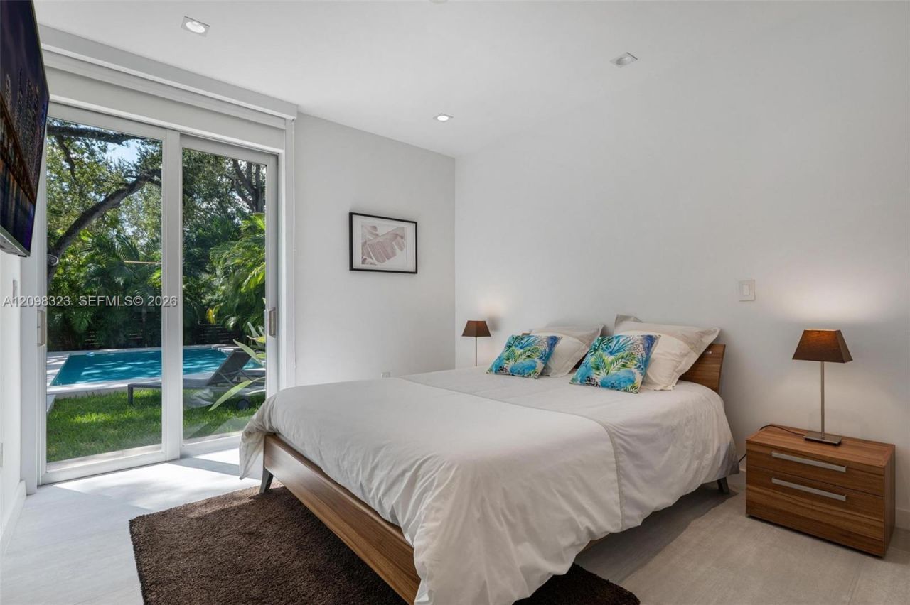 5960 SW 79th St , South Miami, FL 33143 Photo