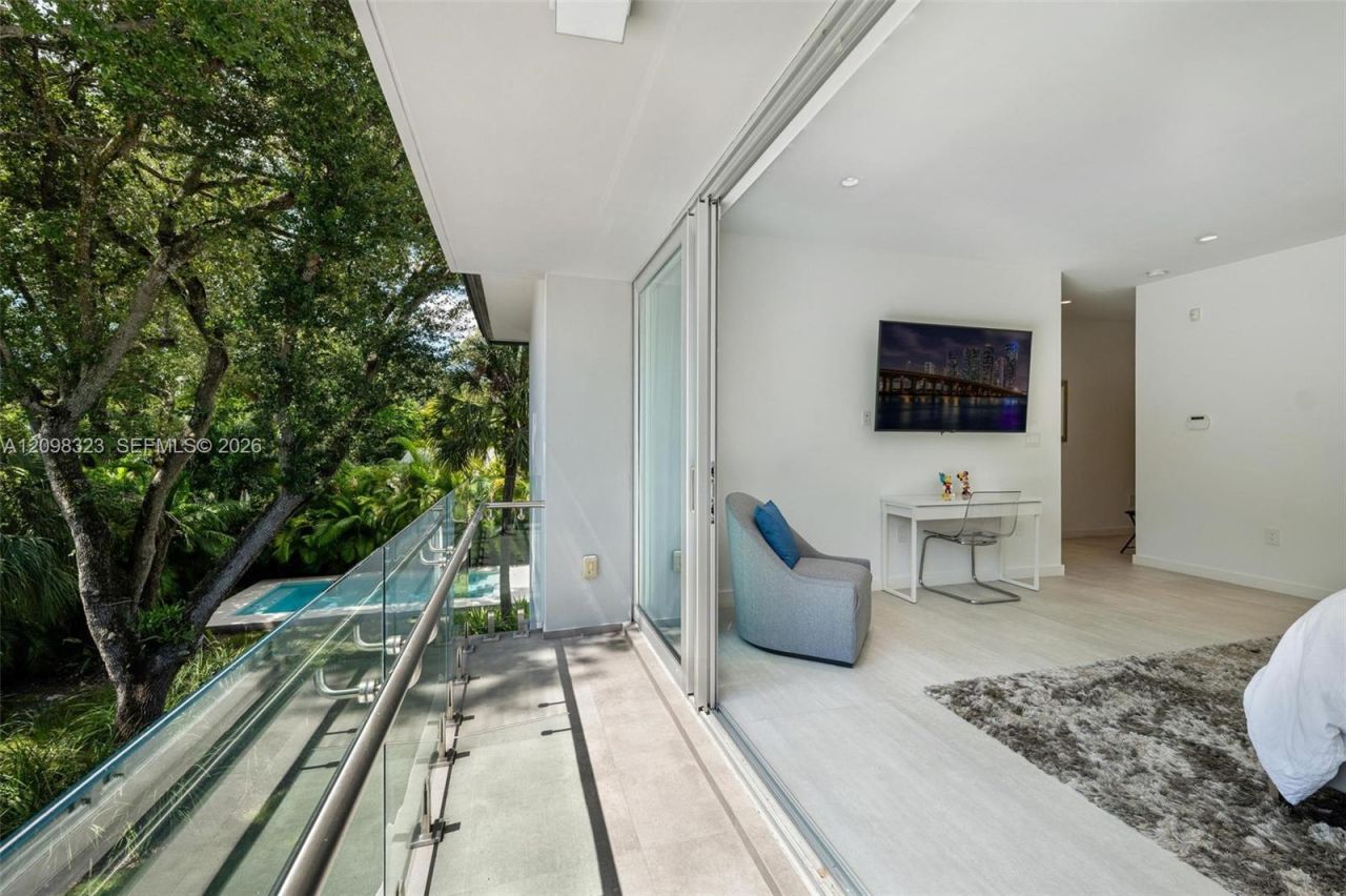 5960 SW 79th St , South Miami, FL 33143 Photo