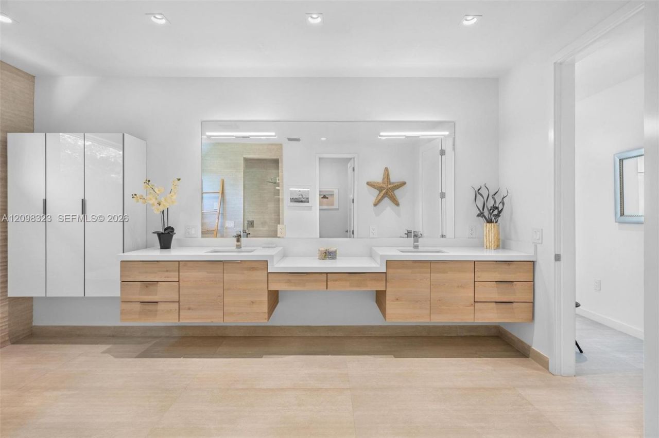 5960 SW 79th St , South Miami, FL 33143 Photo