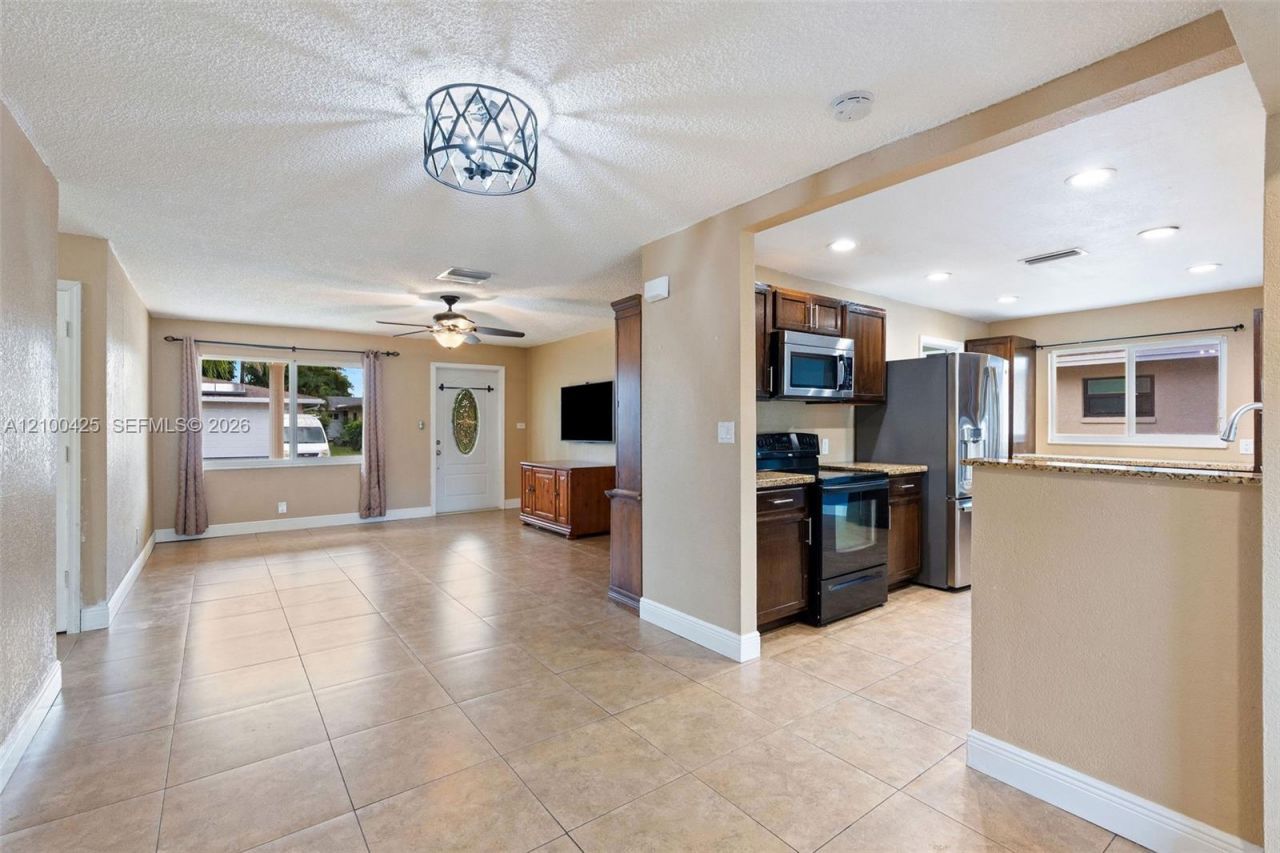 4711 NW 58th St , Tamarac, FL 33319 Photo