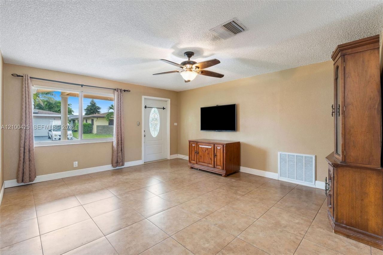 4711 NW 58th St , Tamarac, FL 33319 Photo