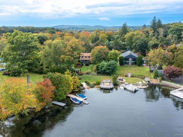 16 W Lake Boulevard , Mahopac, NY 10541