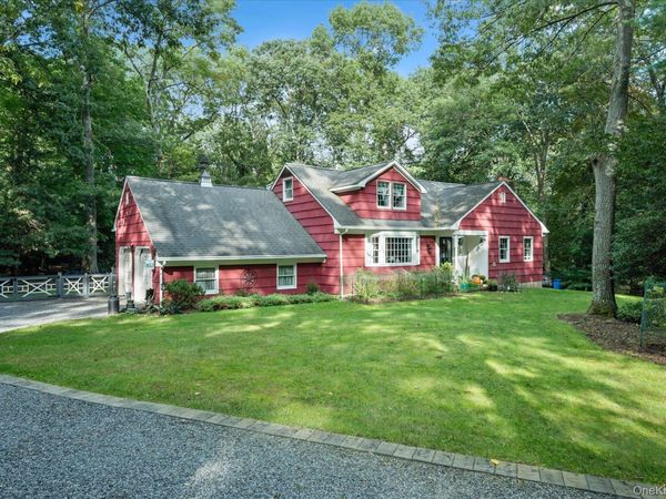 9 Circle Drive, Shoreham, NY 11786