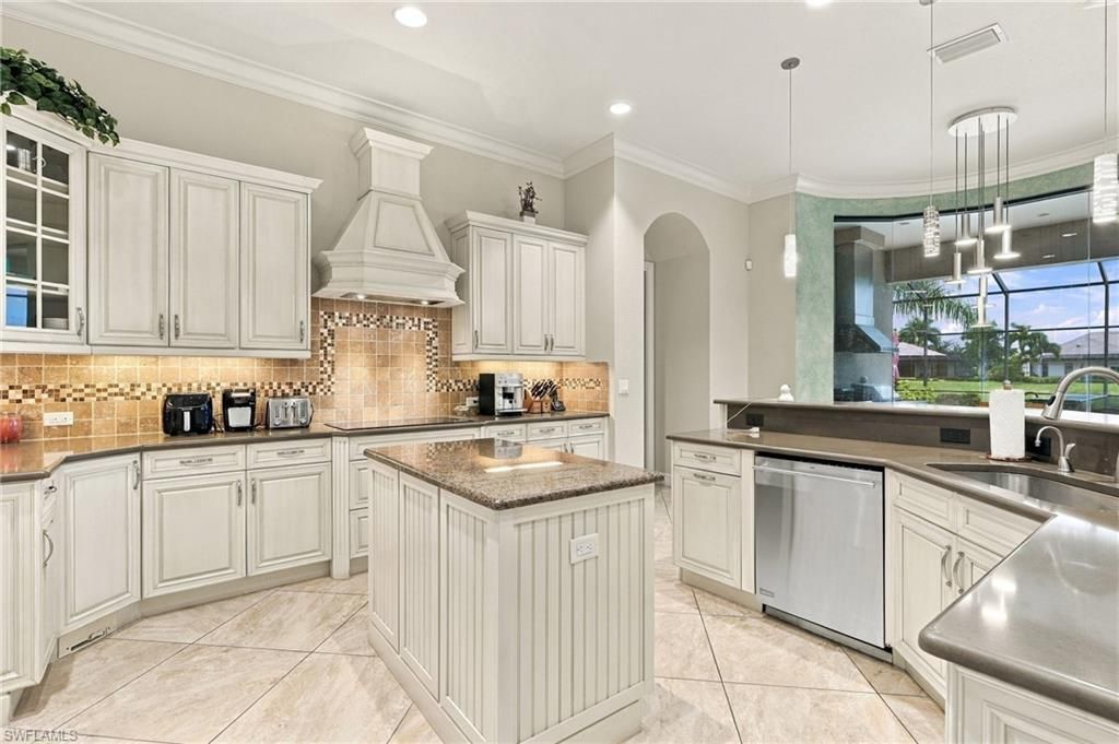 6590 Costa Cir , Naples, FL 34113 Photo