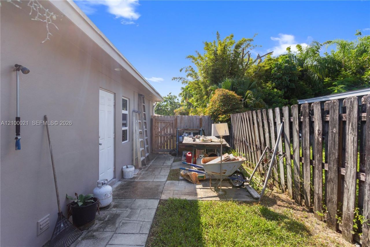 1228 SW 1st Ter , Pompano Beach, FL 33060 Photo
