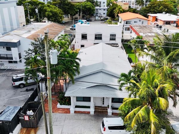 1238 SW 4th St , Miami, FL 33135