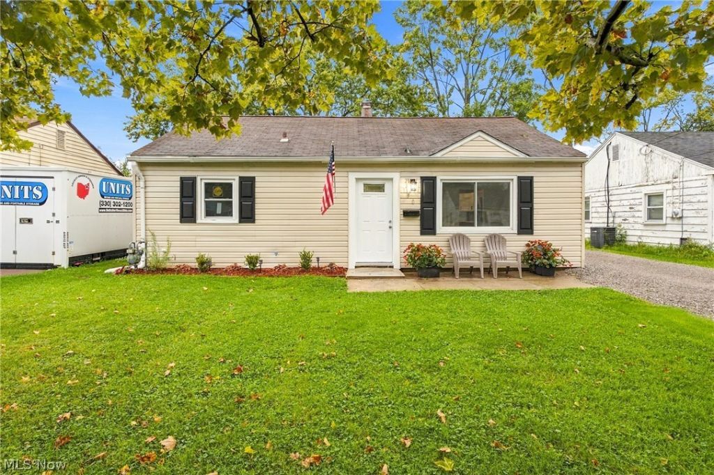 330 Roosevelt Avenue, Elyria, OH 44035 Main Photo