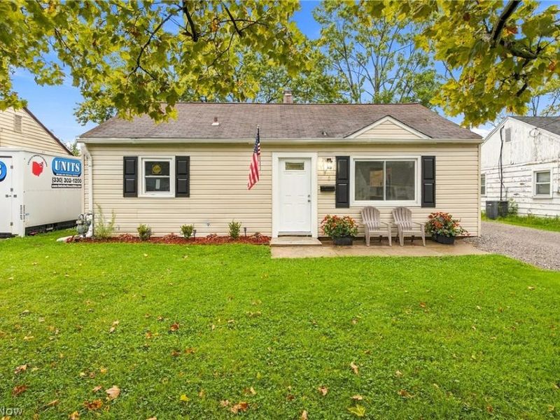 330 Roosevelt Avenue, Elyria, OH 44035 Photo 1