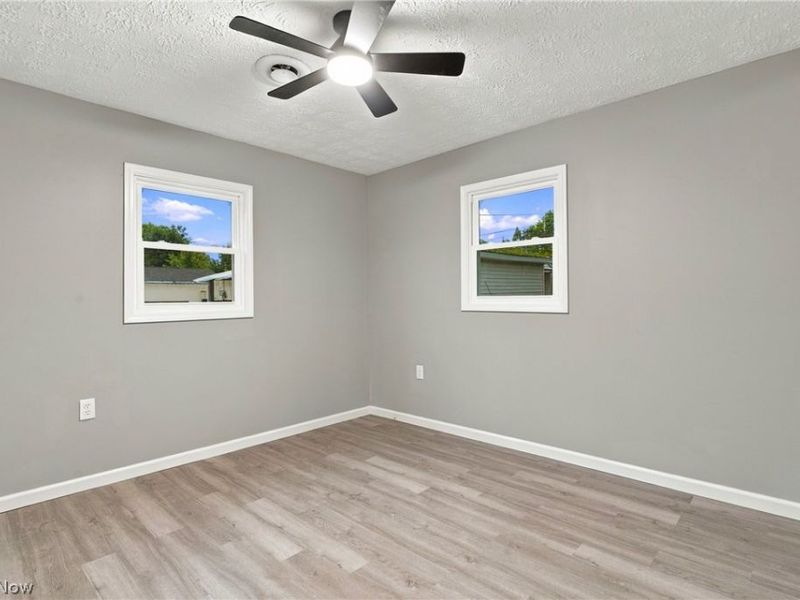 330 Roosevelt Avenue, Elyria, OH 44035 Photo 17