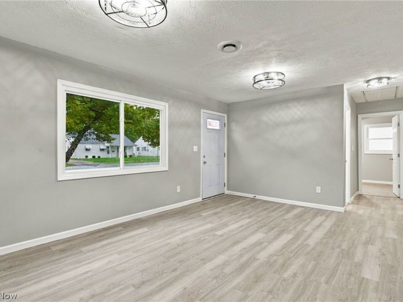 330 Roosevelt Avenue, Elyria, OH 44035 Photo 7