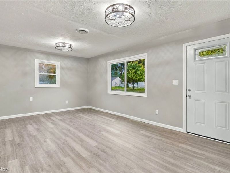 330 Roosevelt Avenue, Elyria, OH 44035 Photo 8