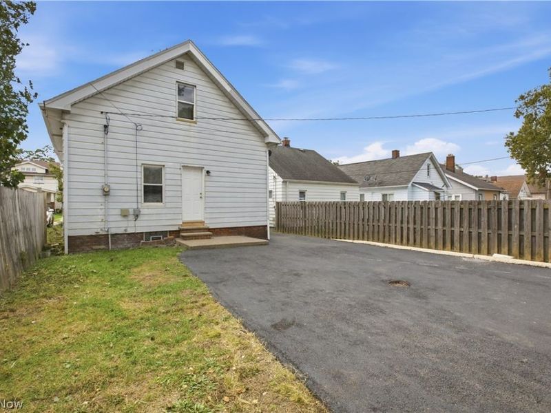 11308 Dale Avenue , Cleveland, OH 44111 Photo 2
