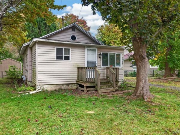 9387 Jamestown Street , Angola, NY 14006