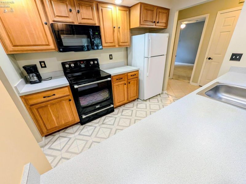 206 Lisa Ann Drive, Huron, OH 44839 Photo 17