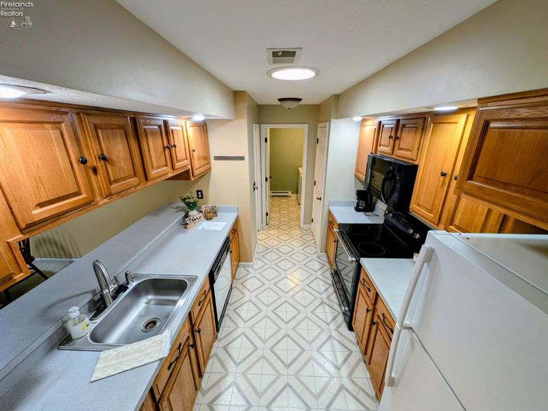 206 Lisa Ann Drive, Huron, OH 44839 Photo 18
