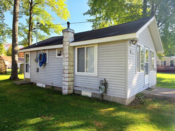 12352 E Houghton Lake Drive, Houghton Lake, MI 48629