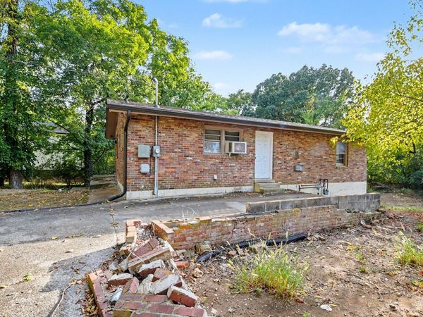 946 Greenwood Ave , Clarksville, TN 37040