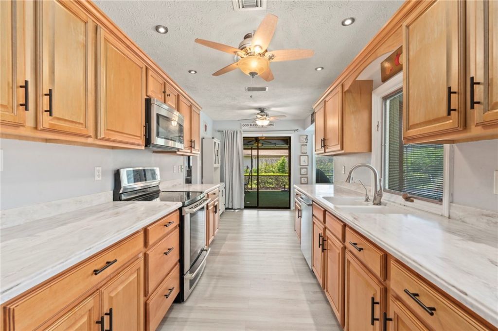 9457 Meadowood Drive, Fort Pierce, FL 34951 Photo