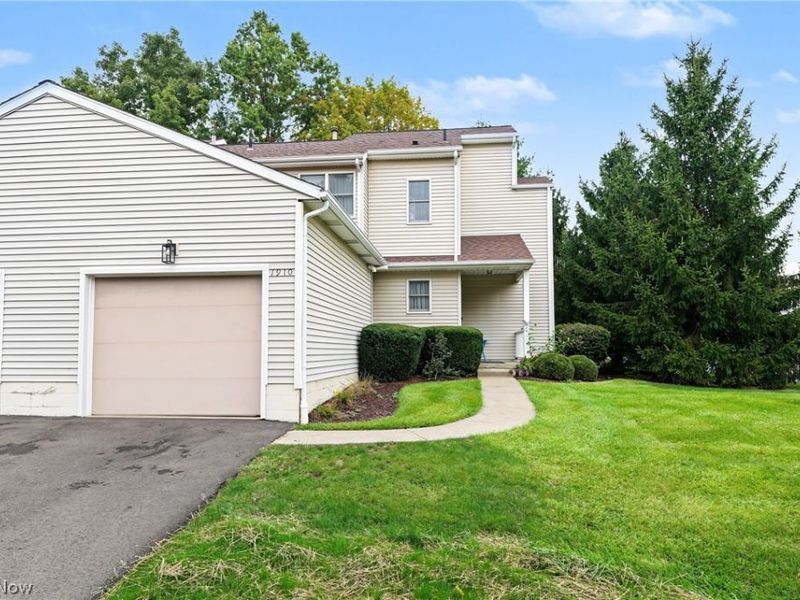 1910 Lillian Road, Unit 17, Stow, OH 44224 Photo 1