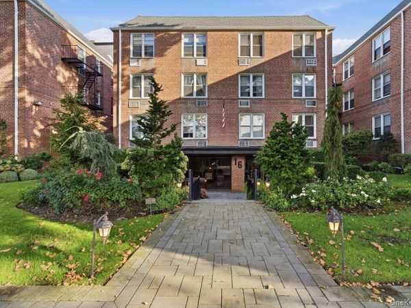 16 Main Street , Unit 2Y, East Rockaway, NY 11518