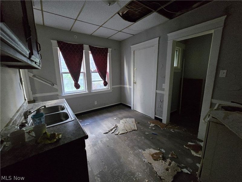 10007 North Boulevard , Cleveland, OH 44108 Photo 5