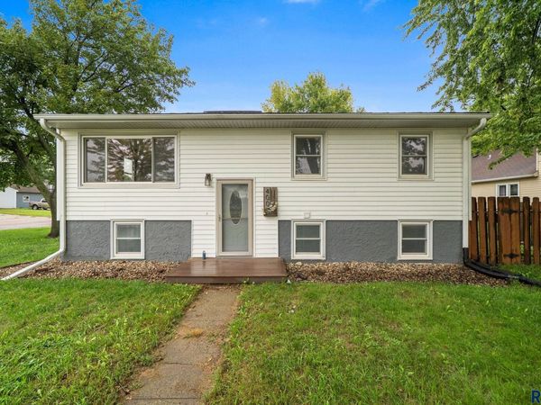 400 E 2ND St, Hartford, SD 57033