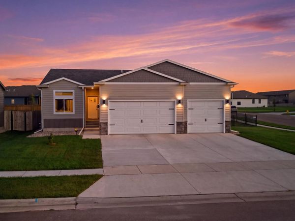 5301 E Lumin St, Sioux Falls, SD 57108