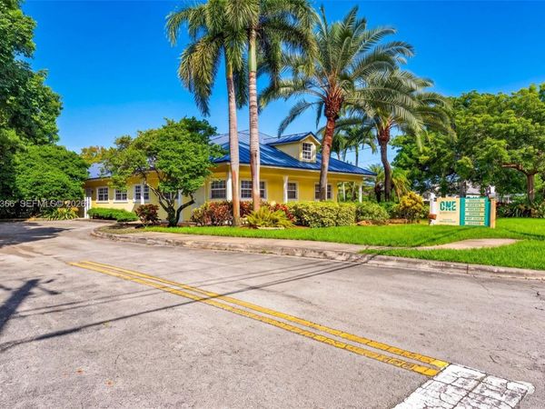 5651 SW 64th Ave , Davie, FL 33314