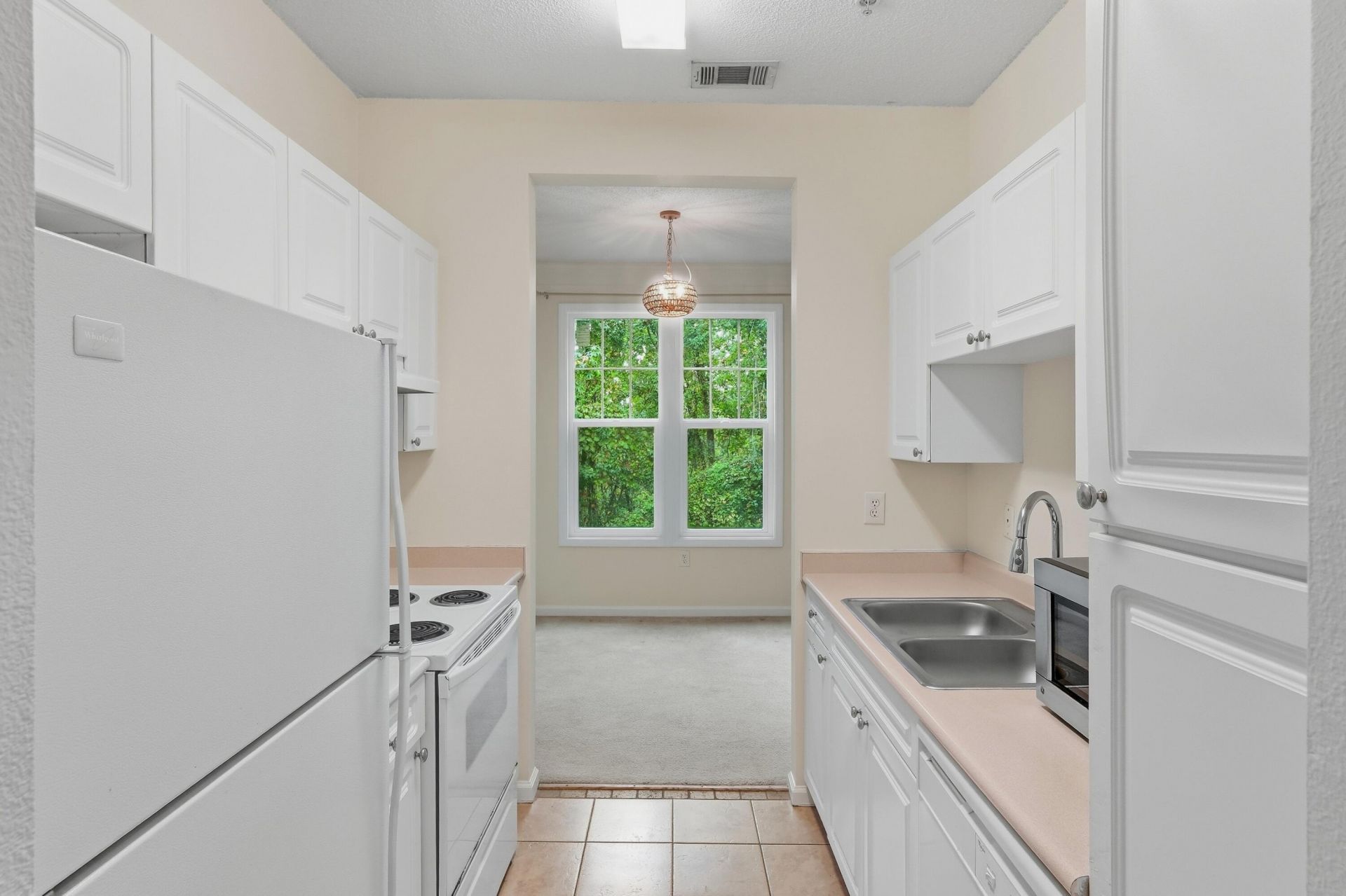 1933 Chatelain Way Photo 18
