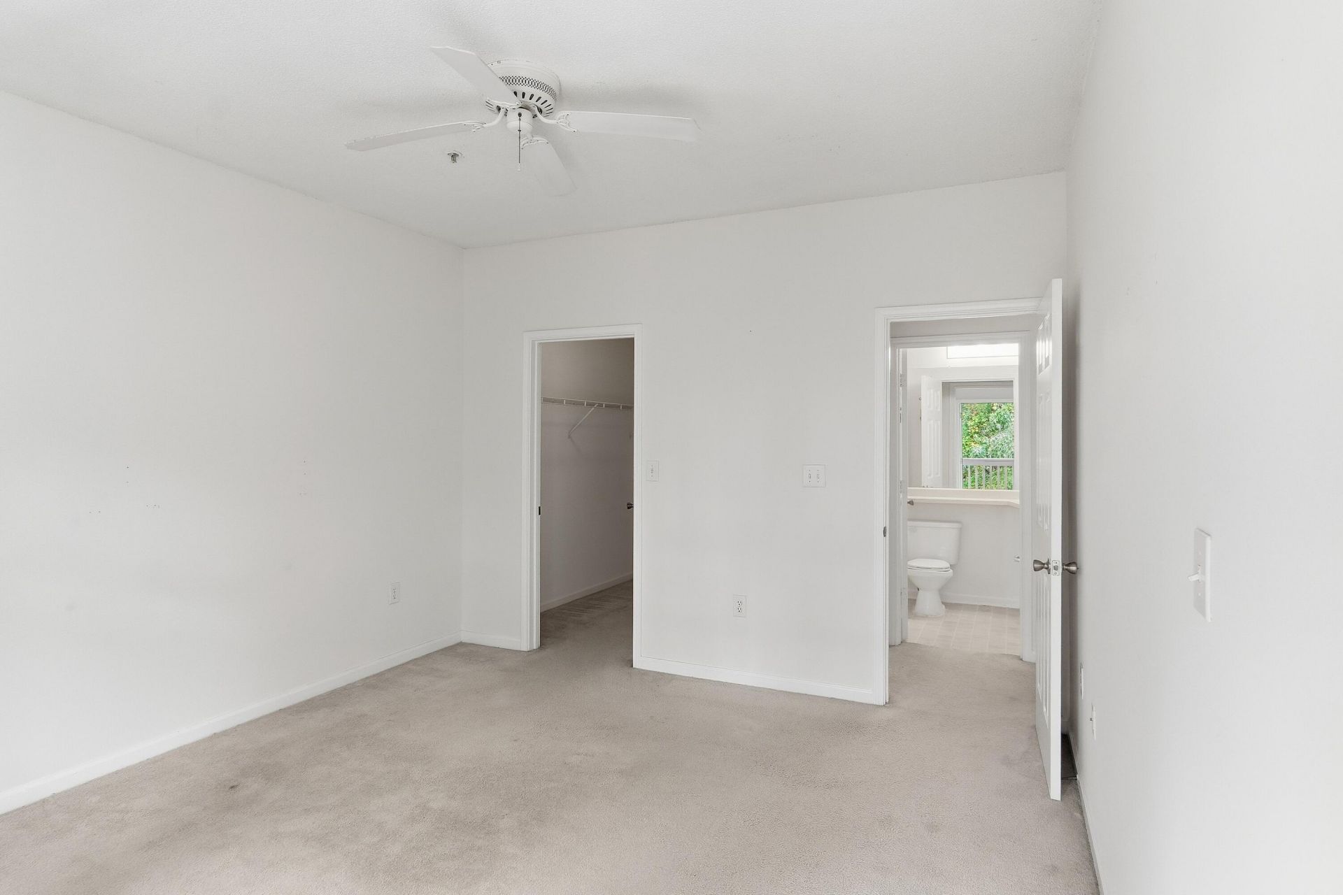 1933 Chatelain Way Photo 30