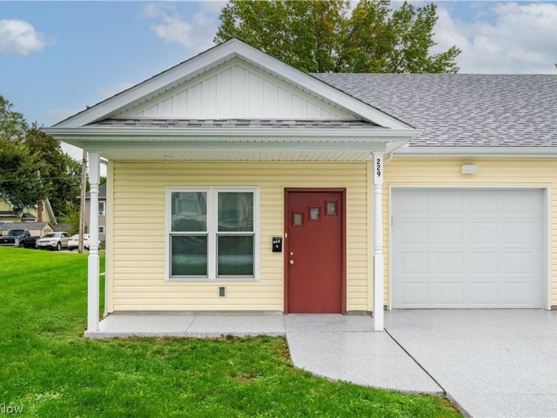 219 5th Street SW, Brewster, OH 44613 Photo 2