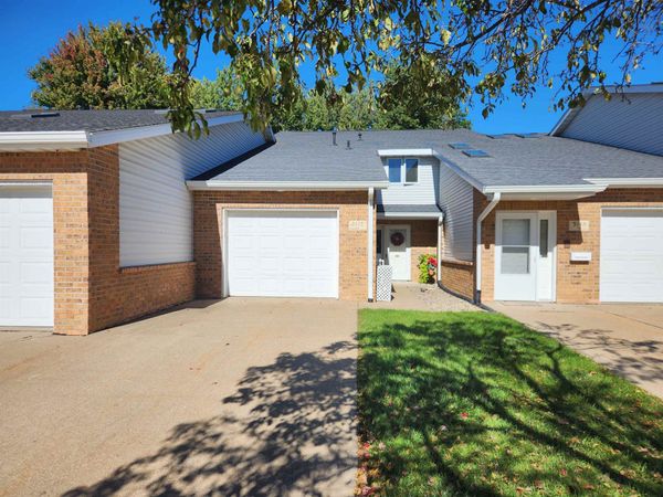 3113 Pasadena Court, Unit 31, Dubuque, IA 52001