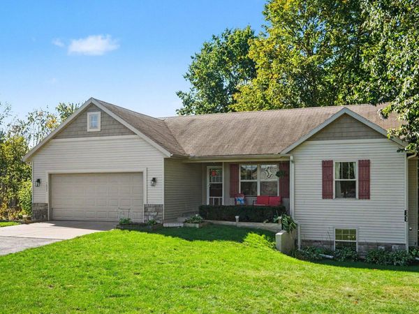 2033 Winston View Drive NE, Cedar Springs, MI 49319