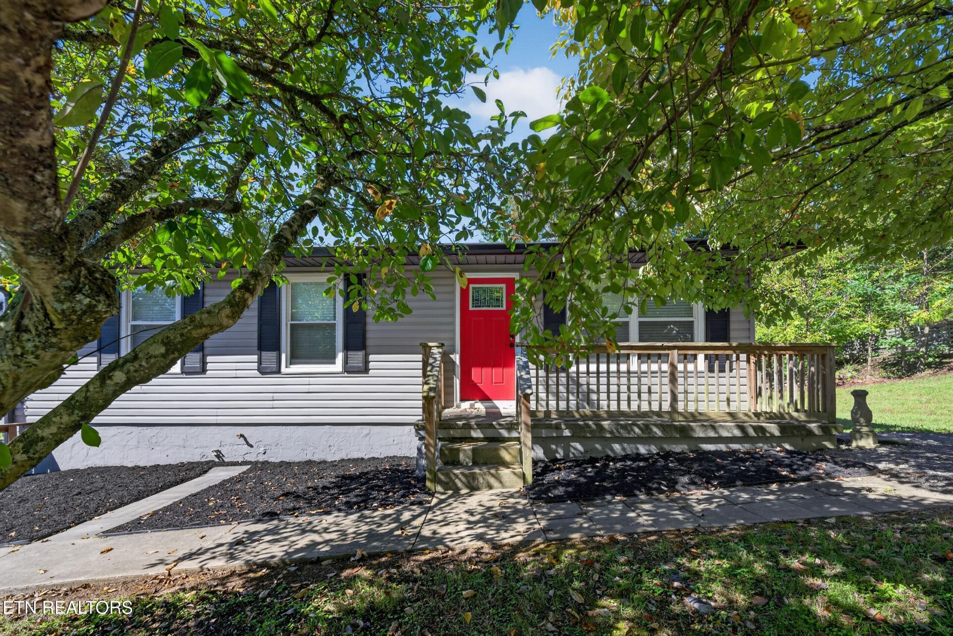 129 Pine Ridge Lane Heiskell, TN 37754