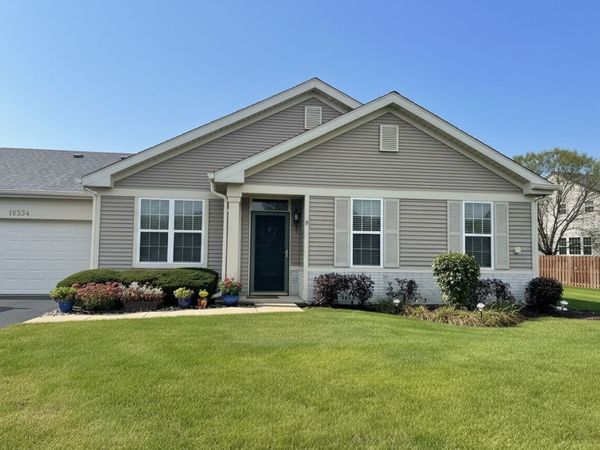 16334 Crescent Lake Drive , Crest Hill, IL 60403