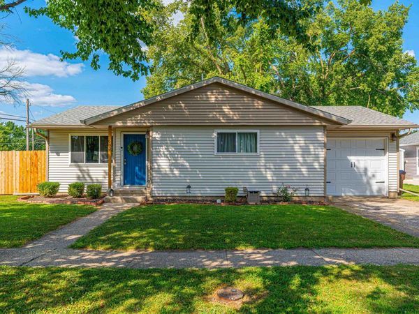 902 DECATUR Street, Lincoln, IL 62656