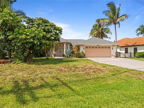 2104 SW 38th TER , CAPE CORAL, FL 33914