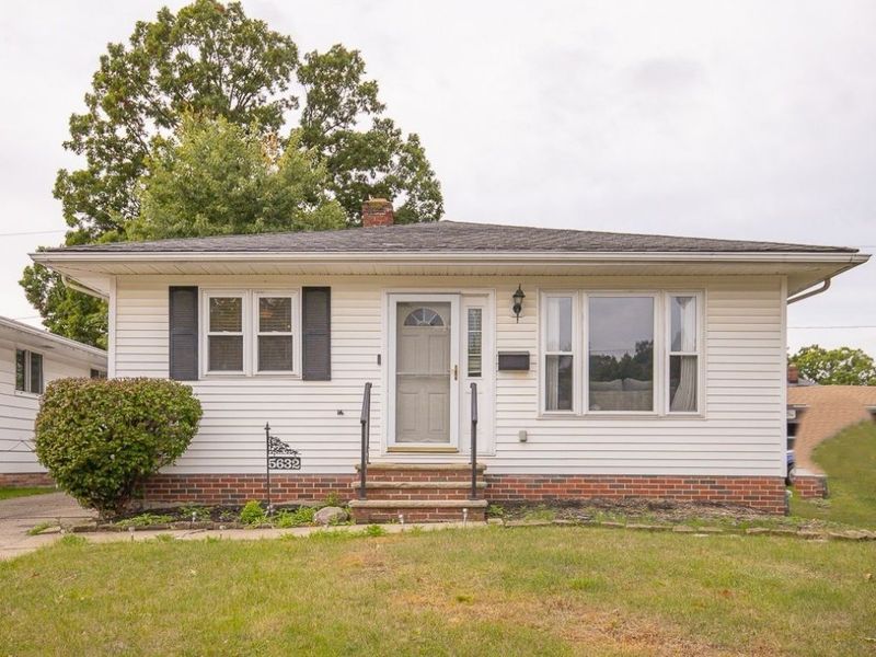 5632 Saxon Drive, Garfield Heights, OH 44125 Photo 2