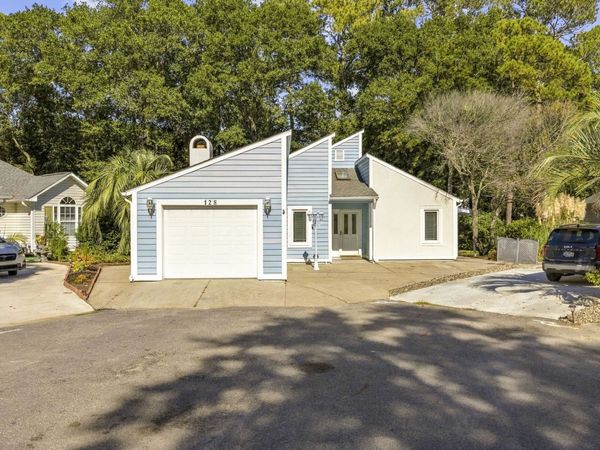 128 Dogwood Pl., North Myrtle Beach, SC 29582